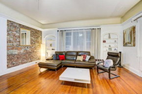 3BR Skyline Apt in Bustling District I Great Value NJ5